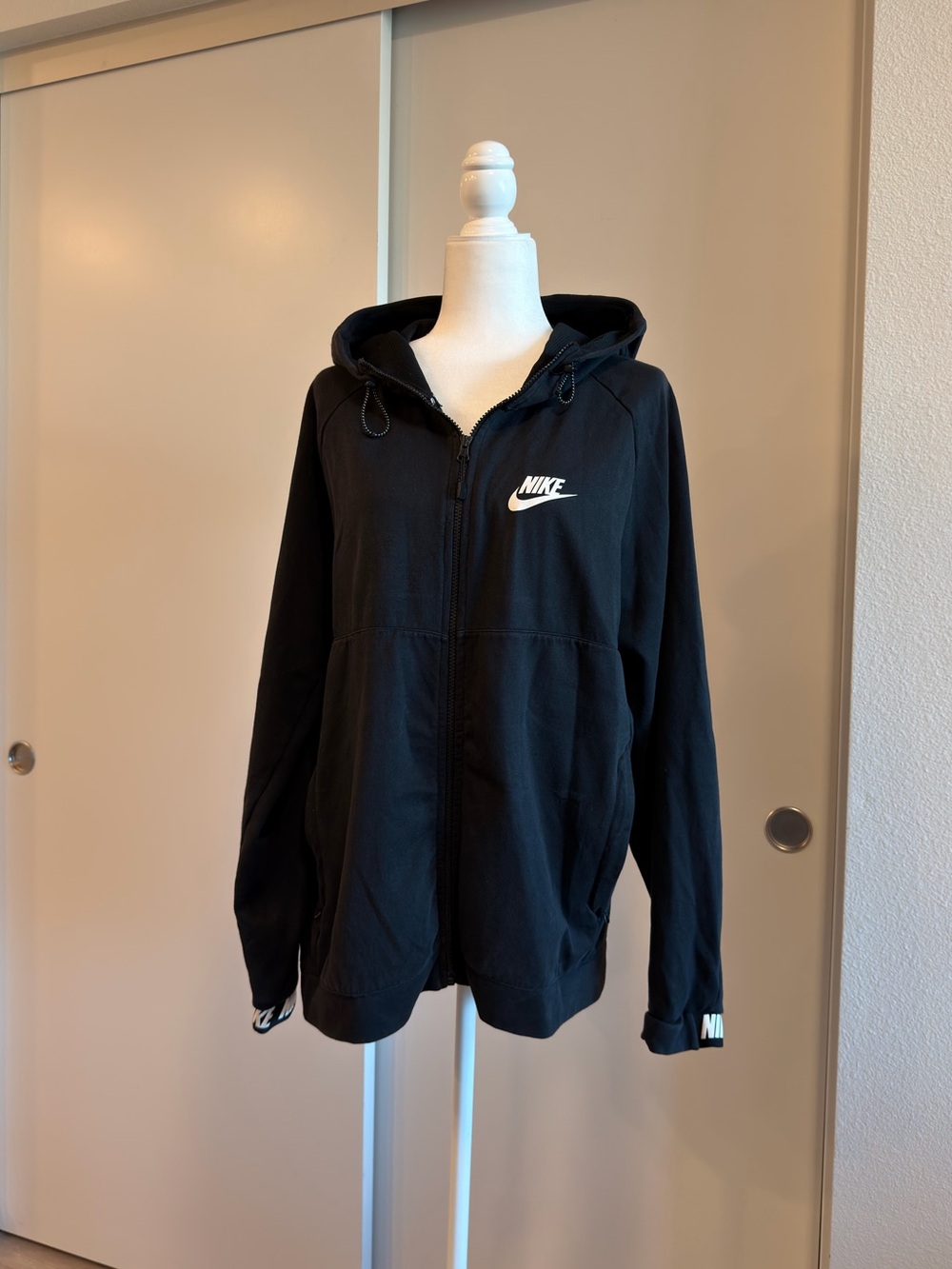 NIKE Men's Black Full-Zip Hoodie Jacket